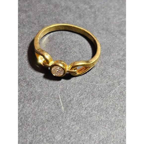 *Sale* Gold tone rhinestone ring - Picture 4 of 10